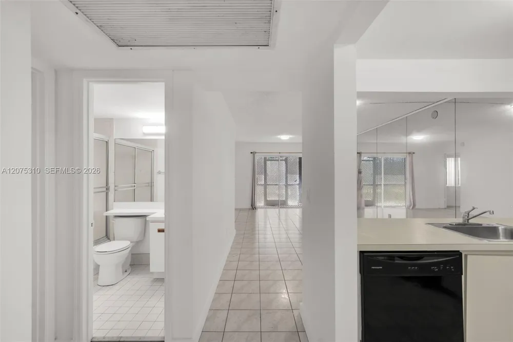 426 NE 210th Cir Ter #103-2 Miami, FL 33179