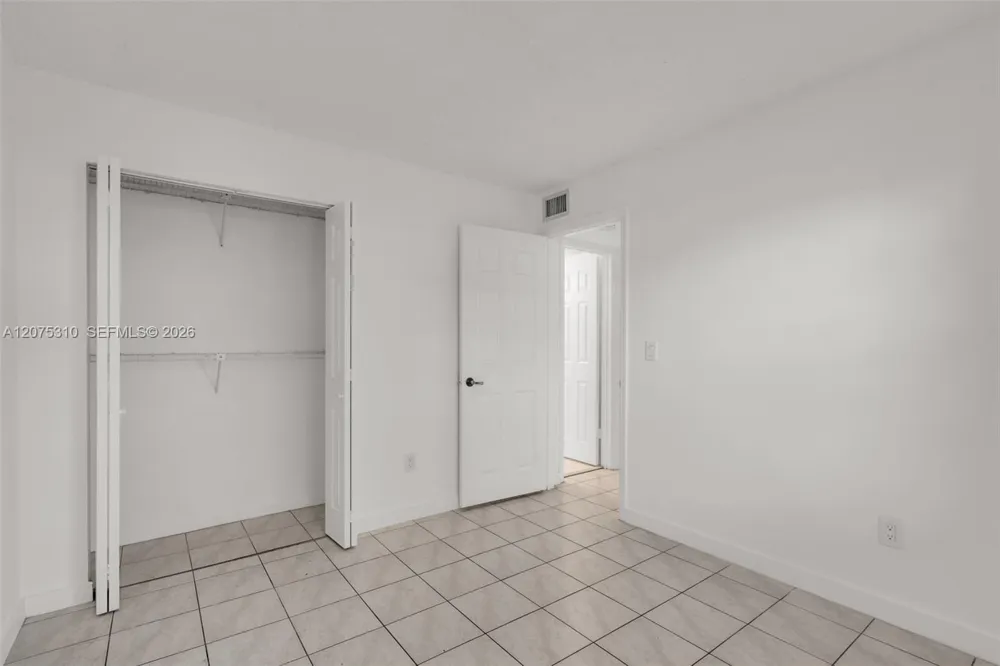 426 NE 210th Cir Ter #103-2 Miami, FL 33179