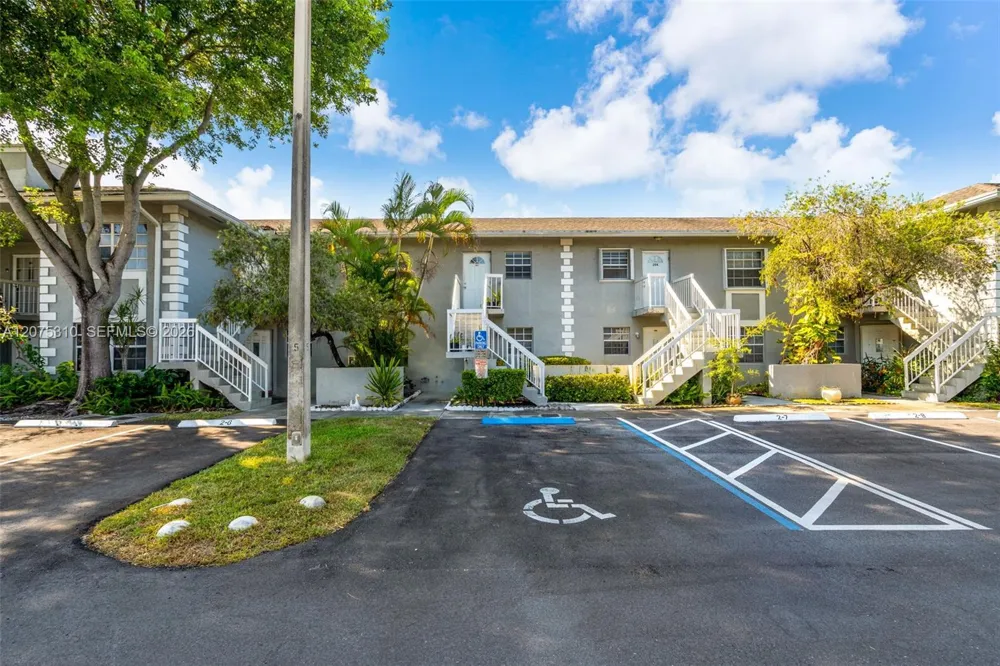 426 NE 210th Cir Ter #103-2 Miami, FL 33179