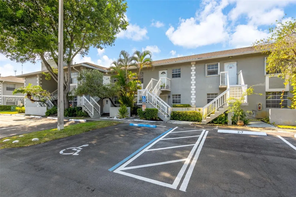 426 NE 210th Cir Ter #103-2 Miami, FL 33179