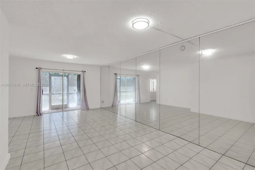 426 NE 210th Cir Ter #103-2 Miami, FL 33179