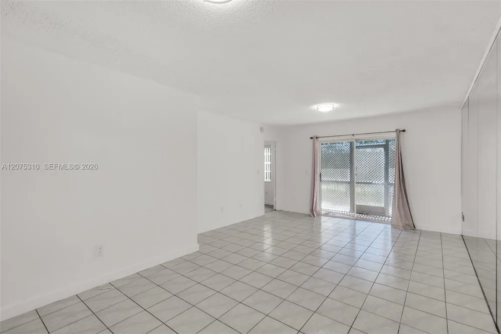 426 NE 210th Cir Ter #103-2 Miami, FL 33179