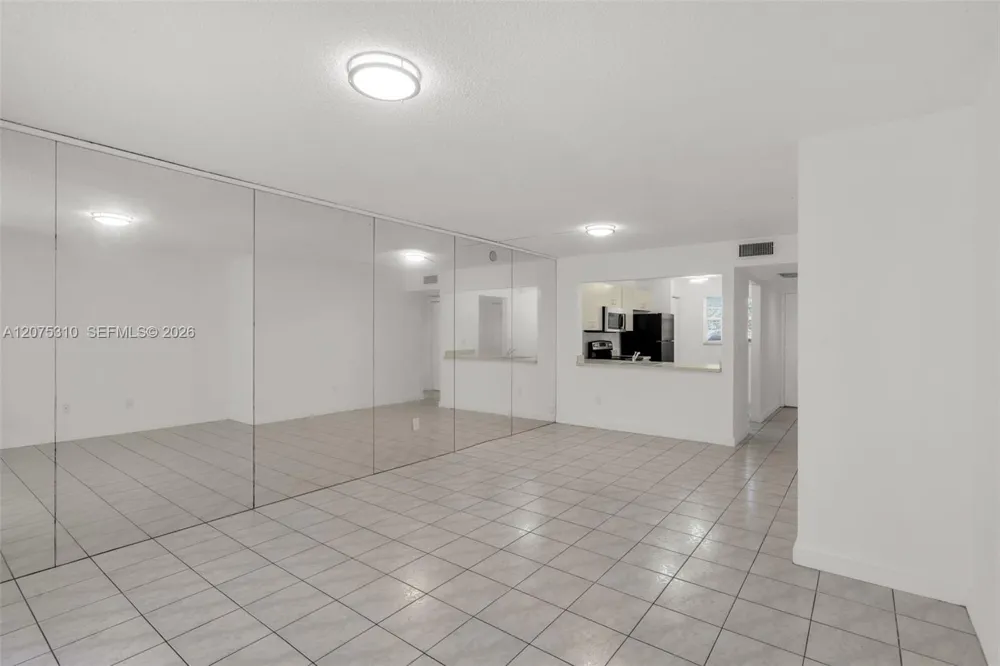 426 NE 210th Cir Ter #103-2 Miami, FL 33179