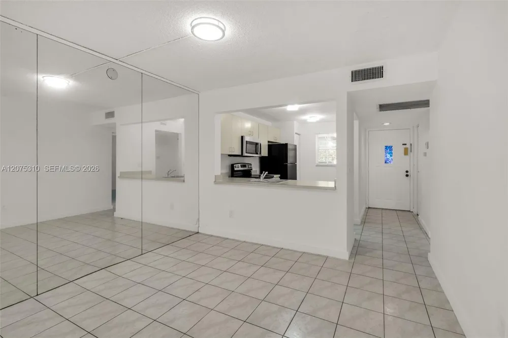 426 NE 210th Cir Ter #103-2 Miami, FL 33179