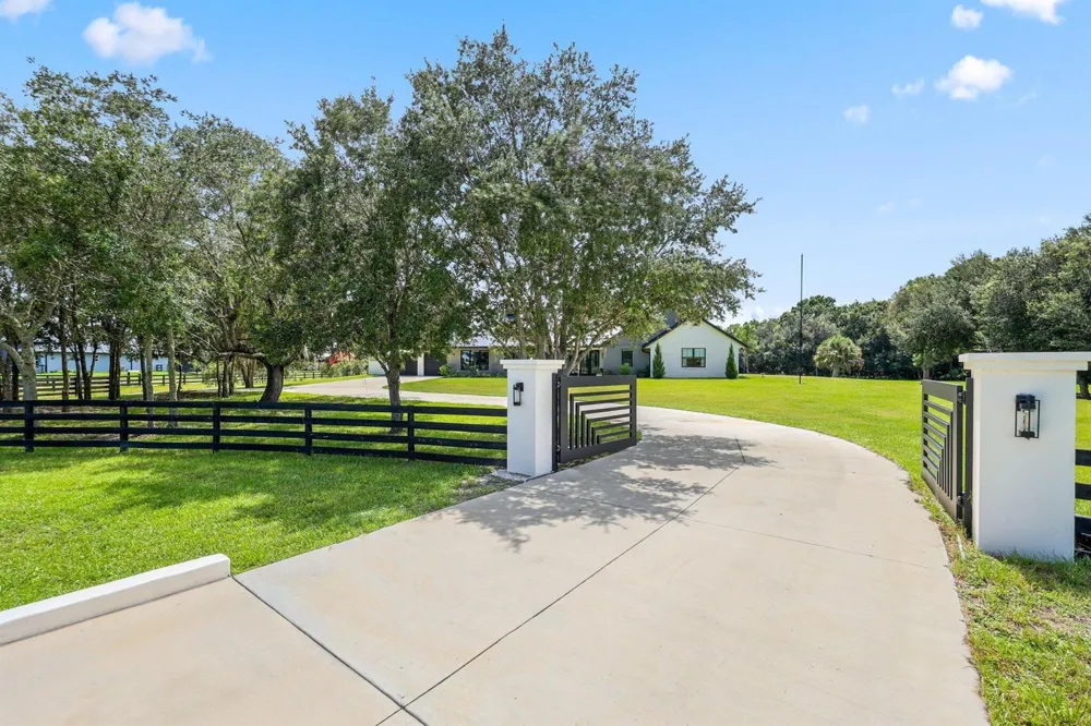 1955 SE 137TH WAY Okeechobee, FL 34974