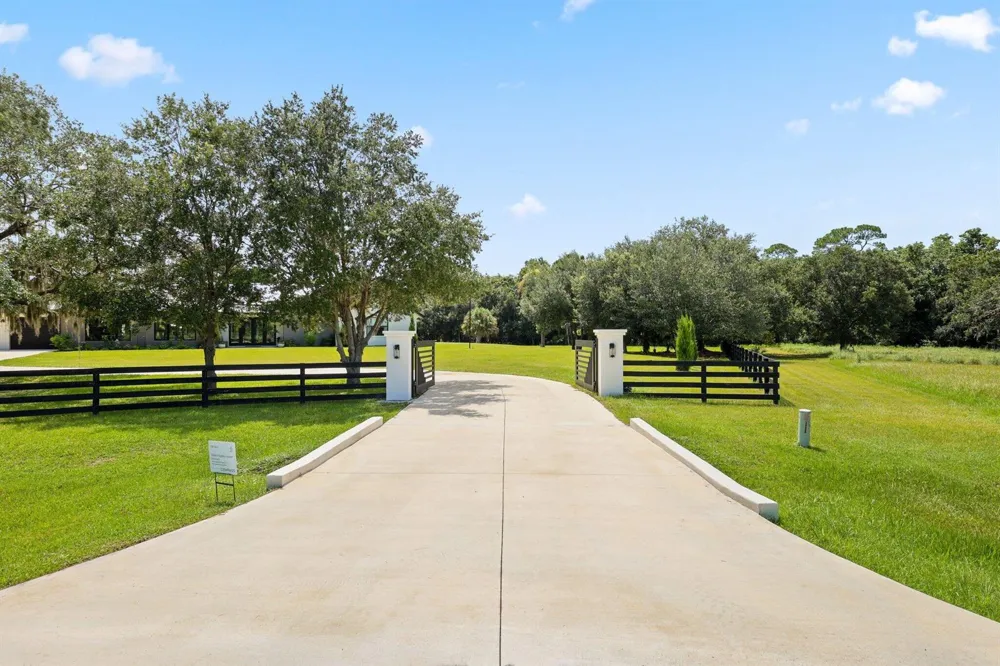 1955 SE 137TH WAY Okeechobee, FL 34974