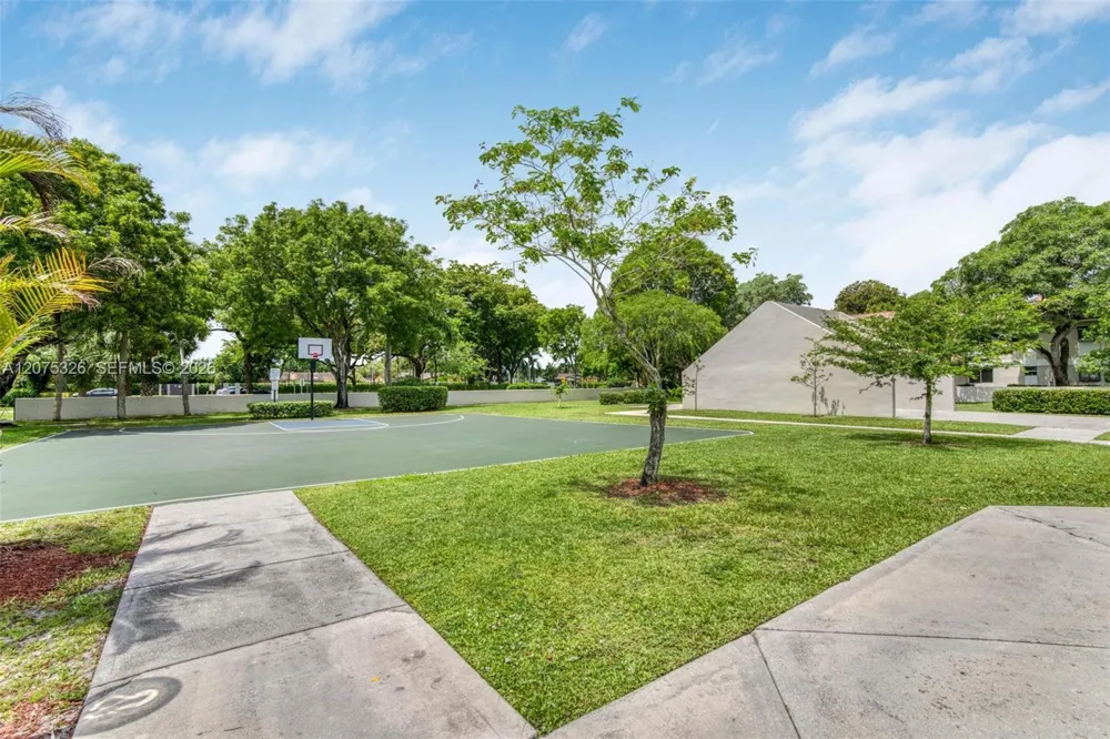 709 Gardens Dr #101 Pompano Beach, FL 33069