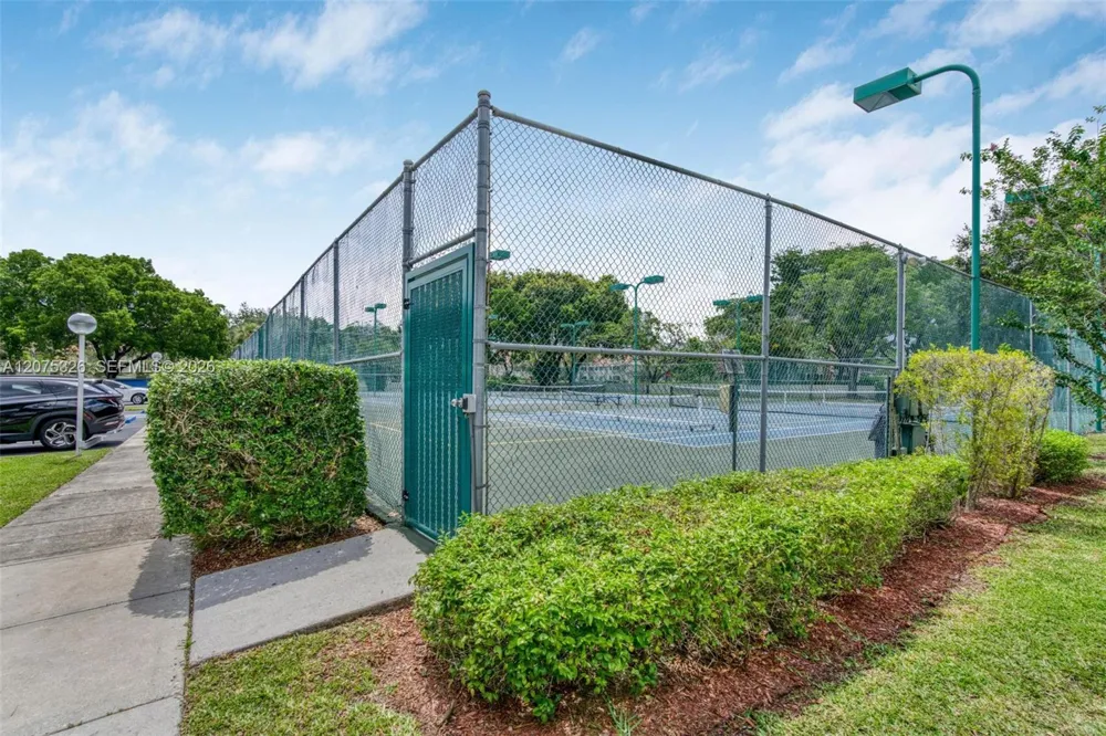 709 Gardens Dr #101 Pompano Beach, FL 33069