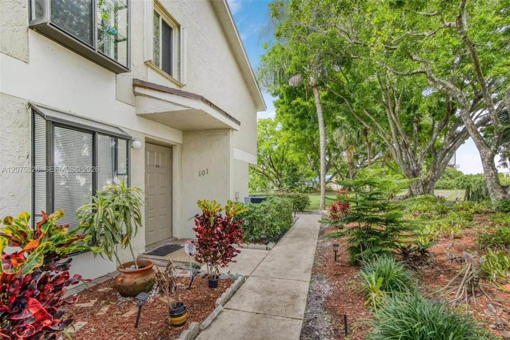 709 Gardens Dr #101 Pompano Beach, FL 33069