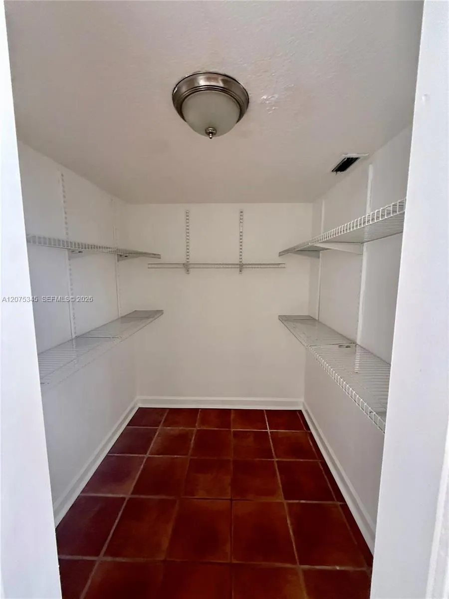 1094 SE 6th Ave #1094 Dania Beach, FL 33004