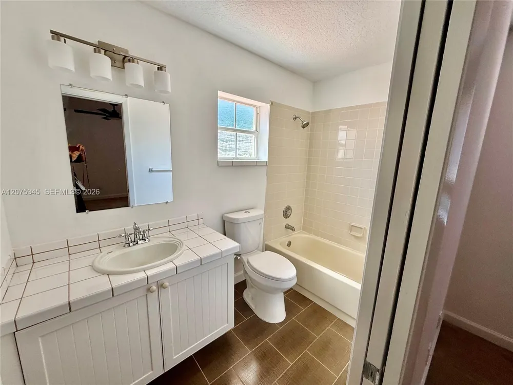 1094 SE 6th Ave #1094 Dania Beach, FL 33004