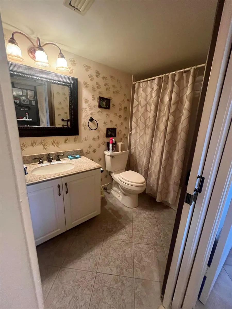 7185 HUNTINGTON LANE #306 Delray Beach, FL 33446