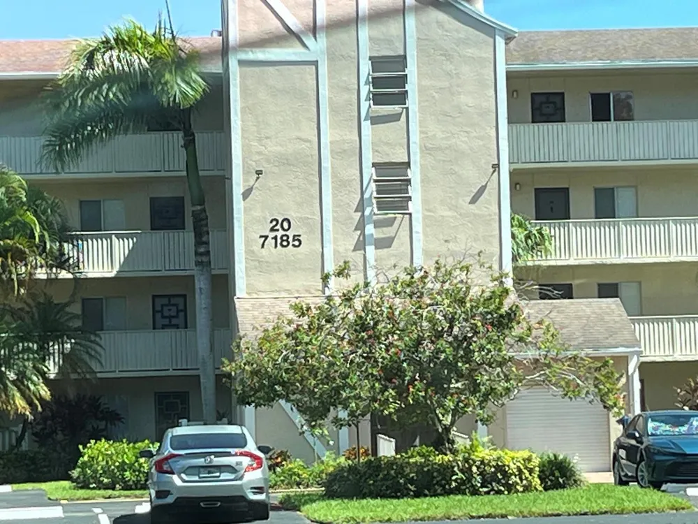7185 HUNTINGTON LANE #306 Delray Beach, FL 33446