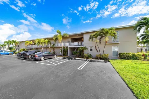 315 CIRCLE DRIVE S #201