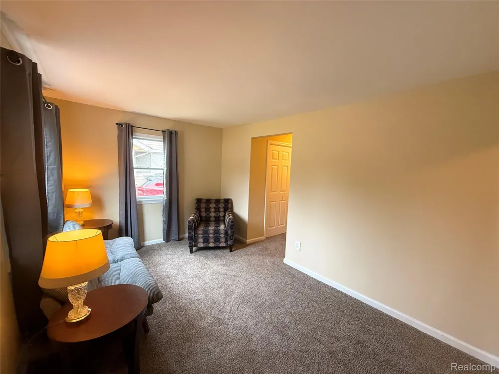 2227 E Boatfield Avenue Burton City, MI 48529