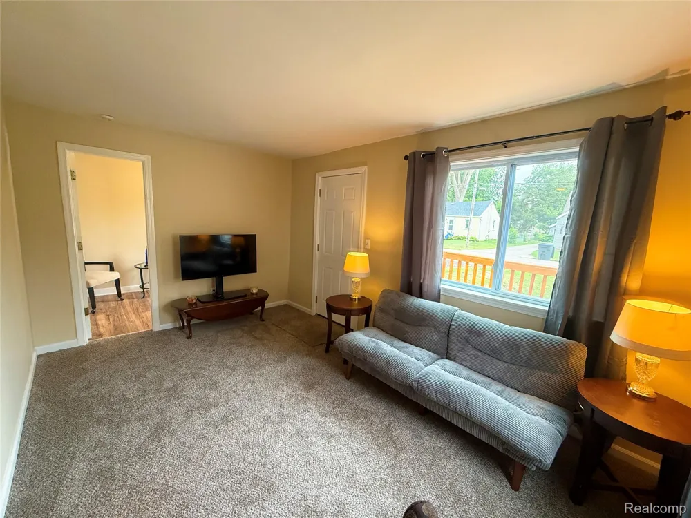 2227 E Boatfield Avenue Burton City, MI 48529
