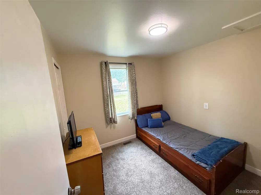 2227 E Boatfield Avenue Burton City, MI 48529