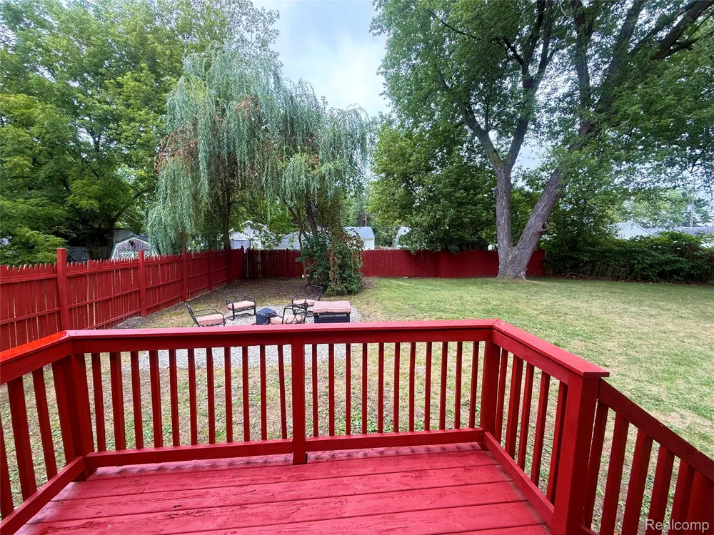 2227 E Boatfield Avenue Burton City, MI 48529