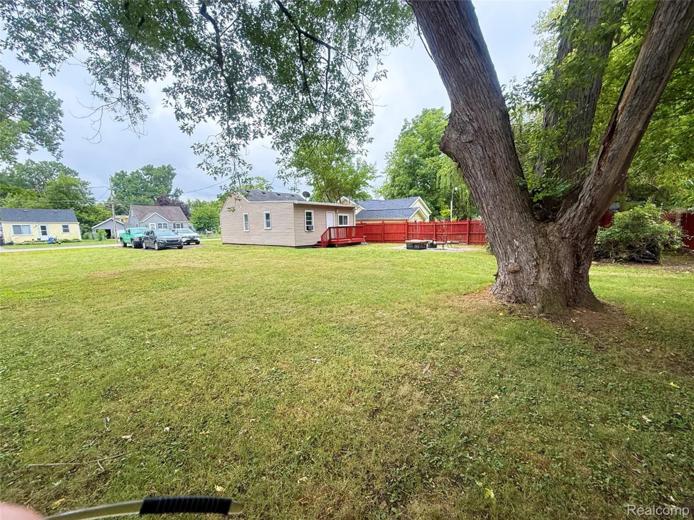 2227 E Boatfield Avenue Burton City, MI 48529