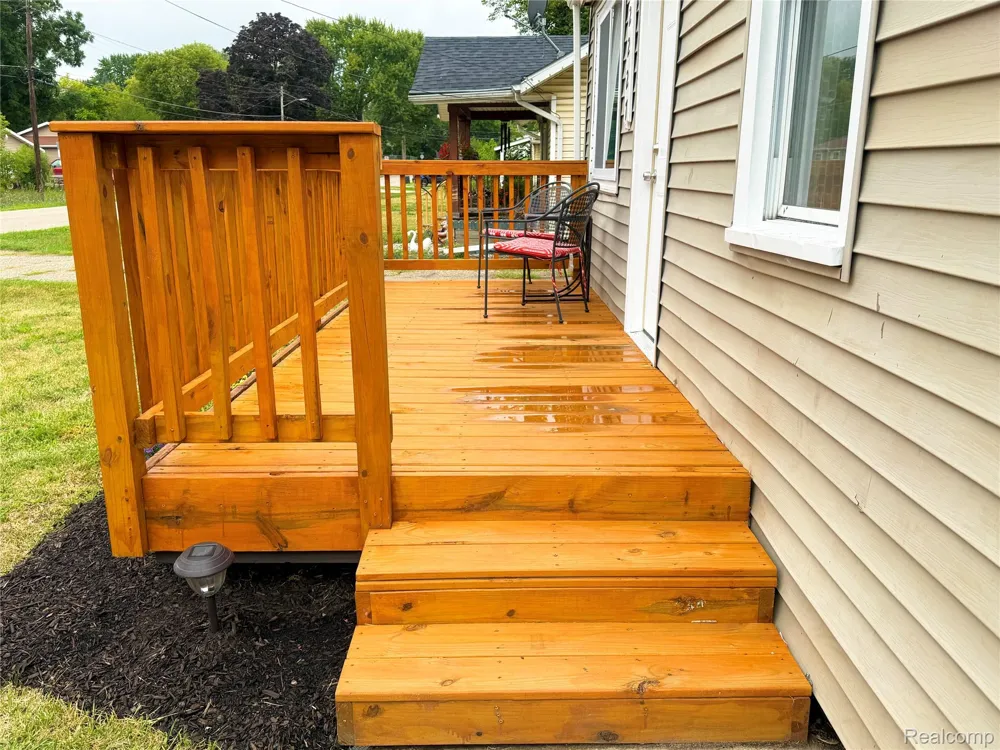 2227 E Boatfield Avenue Burton City, MI 48529