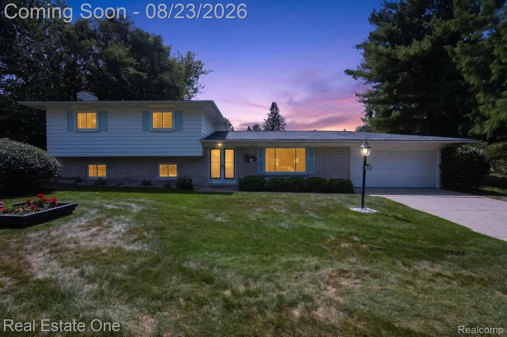 219 Allen Lake Drive White Lake Charter Township, MI 48386