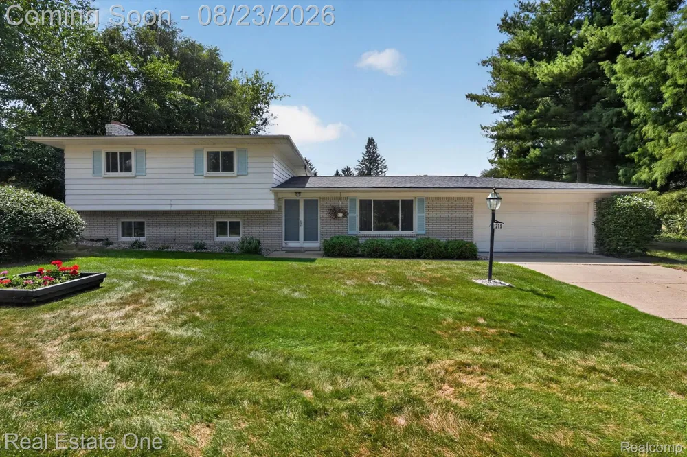 219 Allen Lake Drive White Lake Charter Township, MI 48386