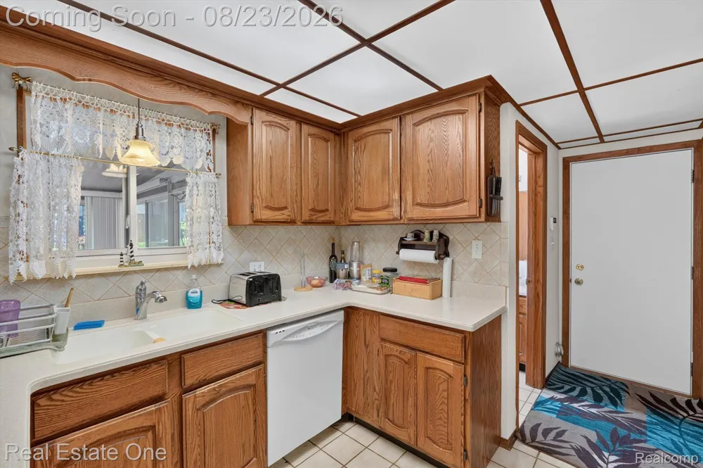 219 Allen Lake Drive White Lake Charter Township, MI 48386