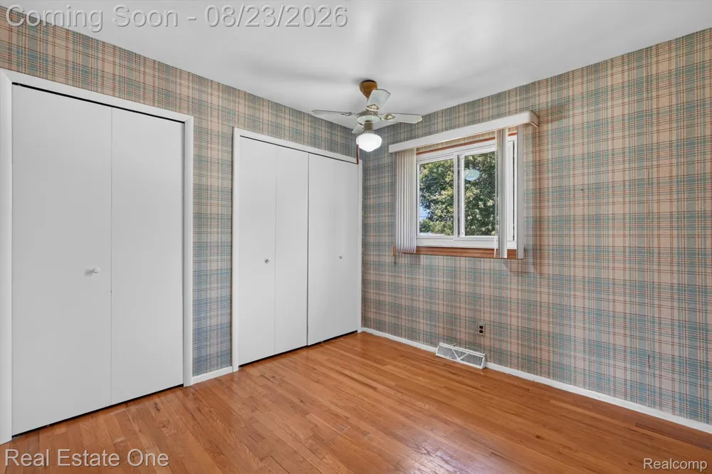 219 Allen Lake Drive White Lake Charter Township, MI 48386