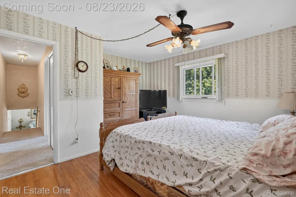 219 Allen Lake Drive White Lake Charter Township, MI 48386