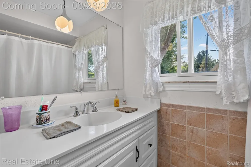 219 Allen Lake Drive White Lake Charter Township, MI 48386