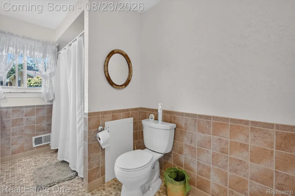 219 Allen Lake Drive White Lake Charter Township, MI 48386