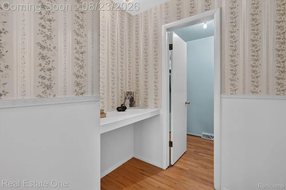 219 Allen Lake Drive White Lake Charter Township, MI 48386