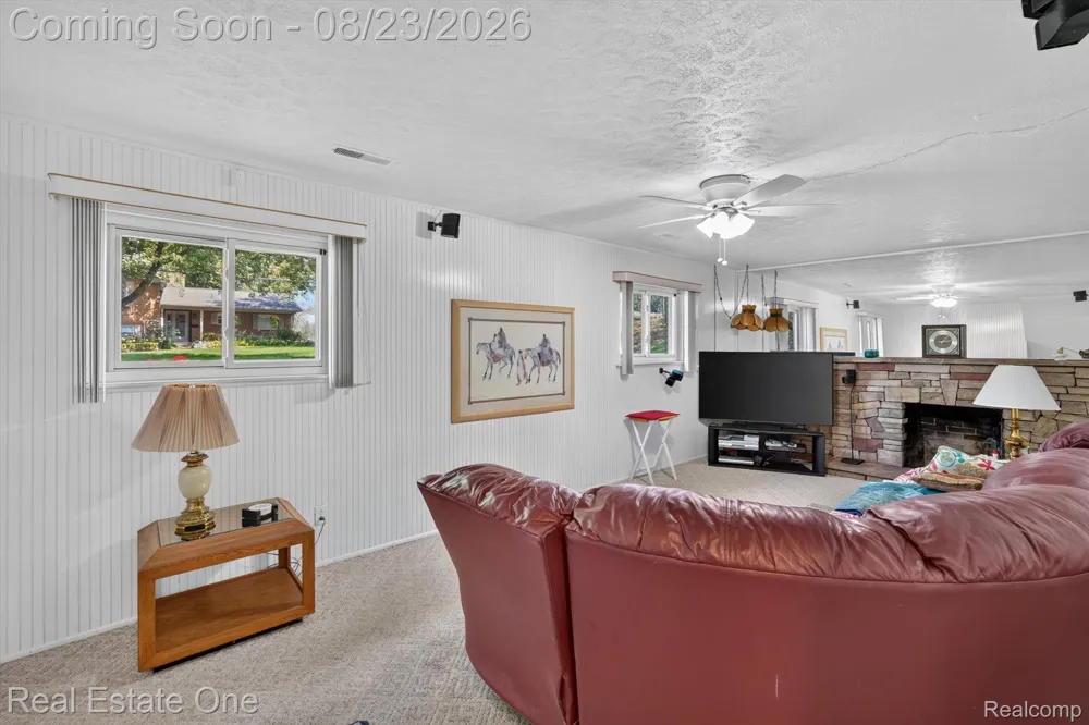 219 Allen Lake Drive White Lake Charter Township, MI 48386