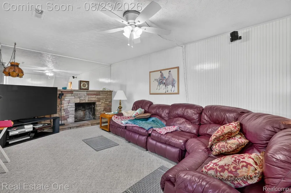 219 Allen Lake Drive White Lake Charter Township, MI 48386