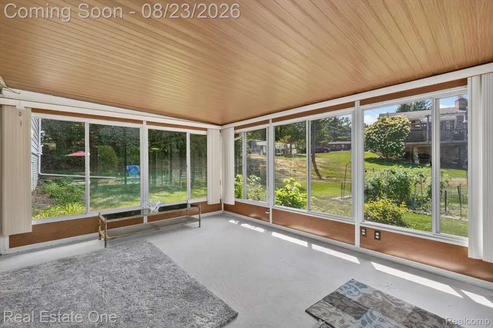 219 Allen Lake Drive White Lake Charter Township, MI 48386