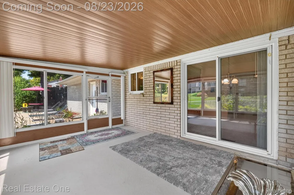 219 Allen Lake Drive White Lake Charter Township, MI 48386