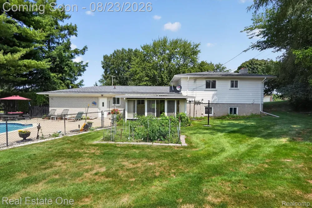 219 Allen Lake Drive White Lake Charter Township, MI 48386