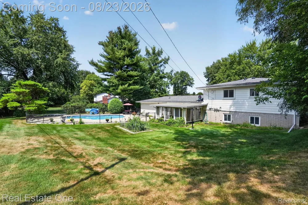 219 Allen Lake Drive White Lake Charter Township, MI 48386