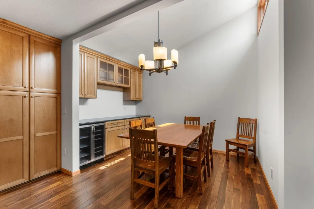 9725 Queen Road Bloomington, MN 55431