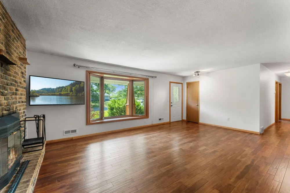 9725 Queen Road Bloomington, MN 55431