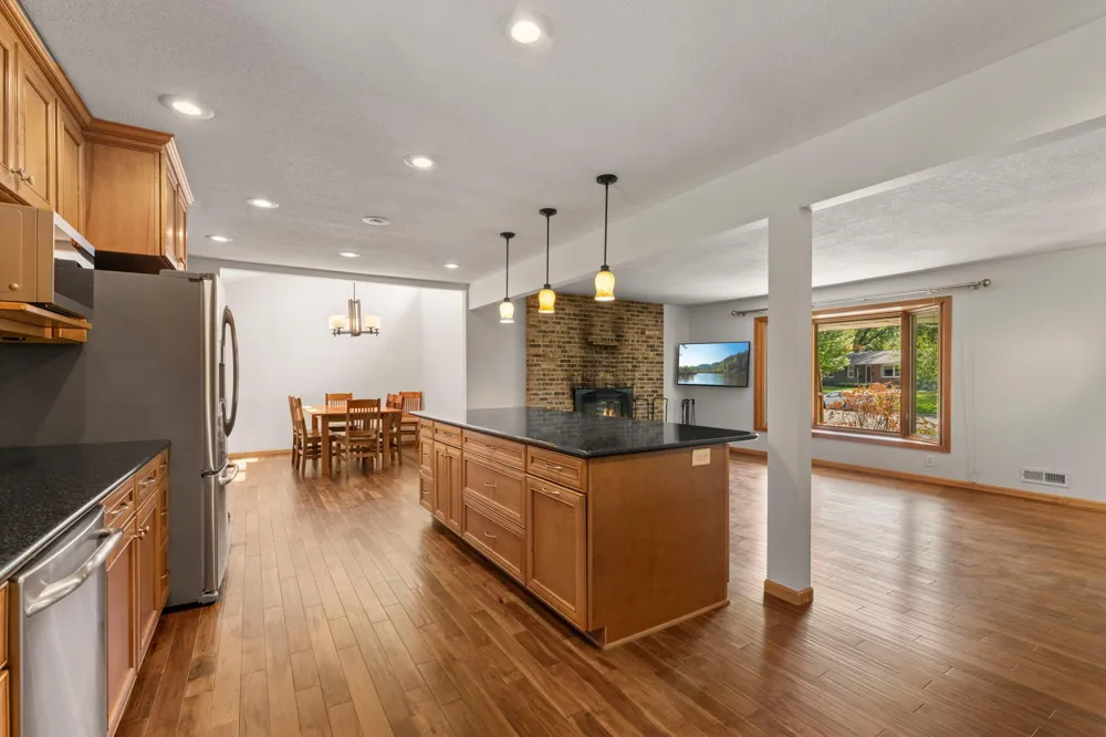 9725 Queen Road Bloomington, MN 55431