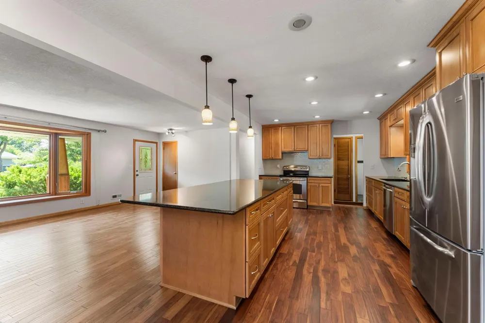 9725 Queen Road Bloomington, MN 55431