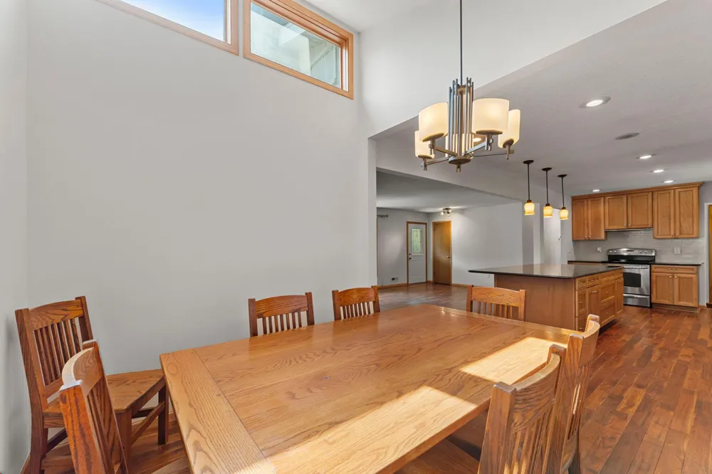 9725 Queen Road Bloomington, MN 55431