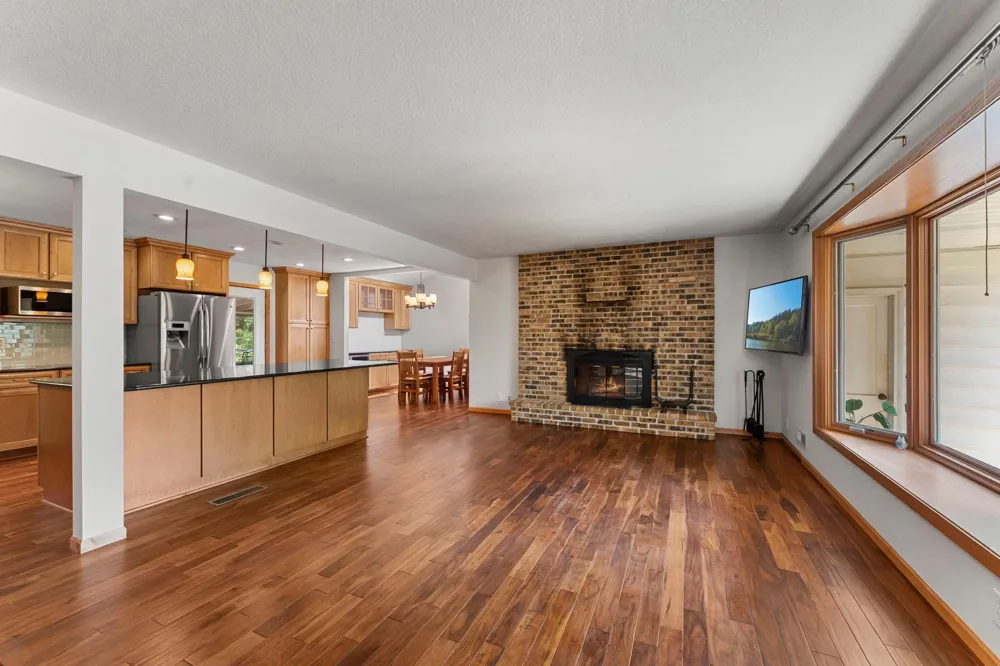 9725 Queen Road Bloomington, MN 55431