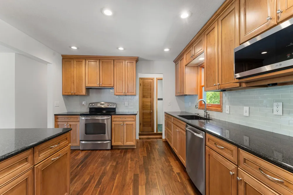 9725 Queen Road Bloomington, MN 55431