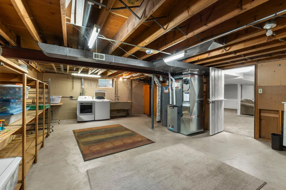 9725 Queen Road Bloomington, MN 55431
