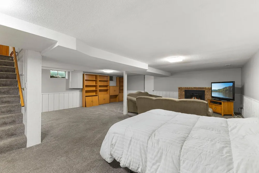 9725 Queen Road Bloomington, MN 55431