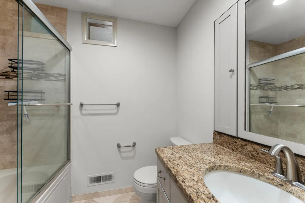 9725 Queen Road Bloomington, MN 55431