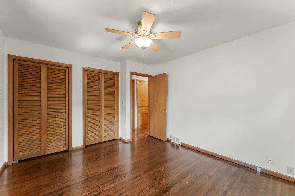 9725 Queen Road Bloomington, MN 55431