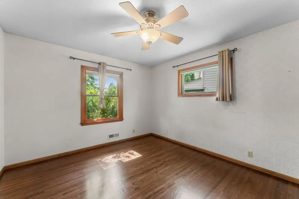 9725 Queen Road Bloomington, MN 55431